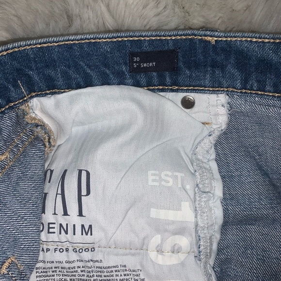 Gap size 30 distressed jean shorts - Picture 4 of 4